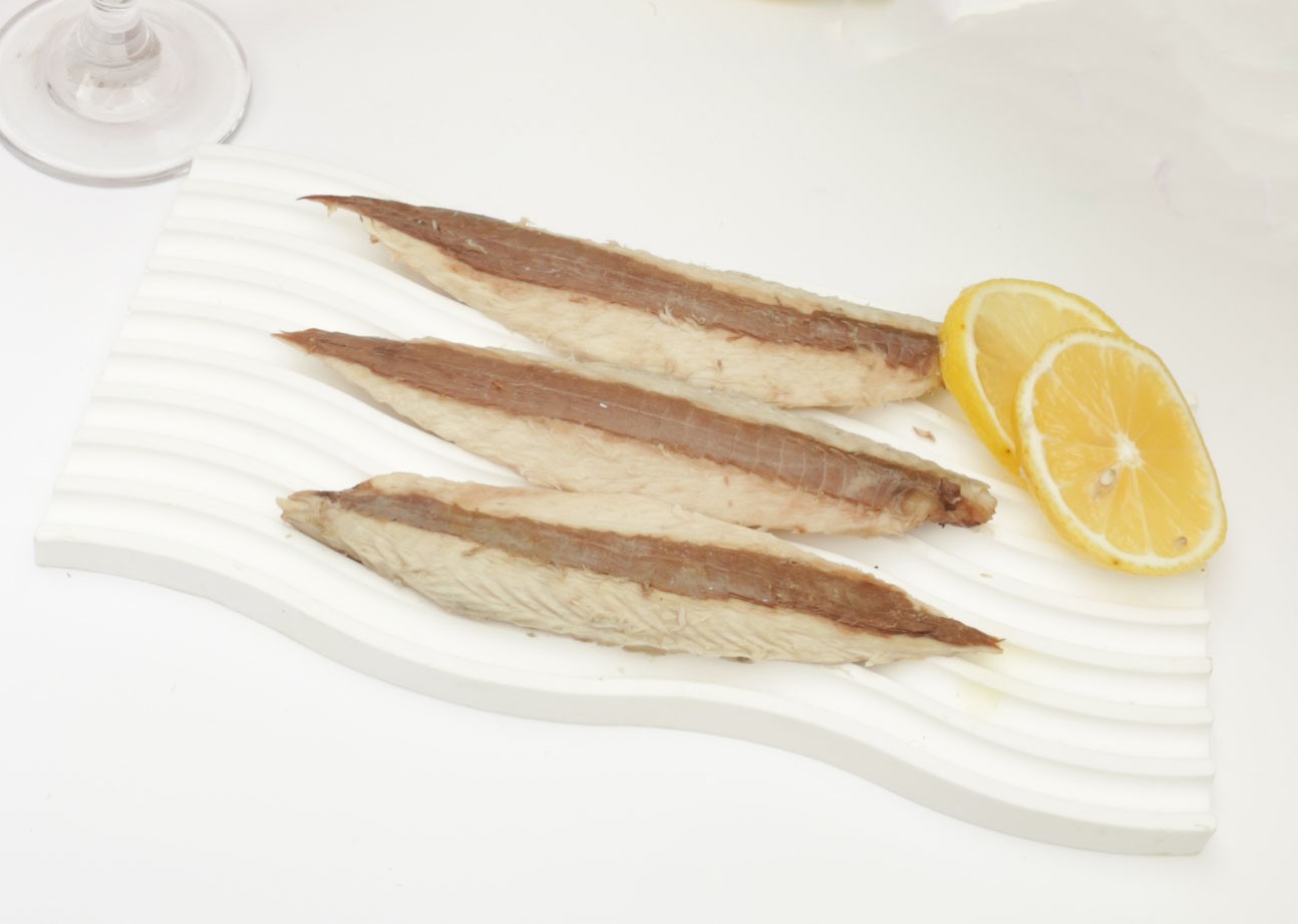 Precooked Pacific mackerel (Scomber japonicus) Fillets, Red Meat On