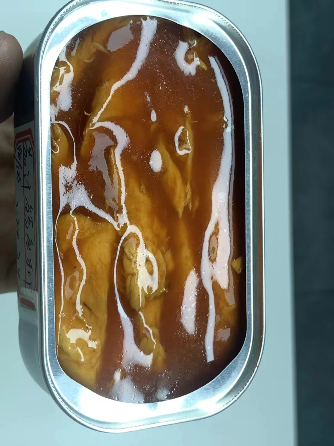 خاصرة الماكريل المعلب في صلصة الطماطم