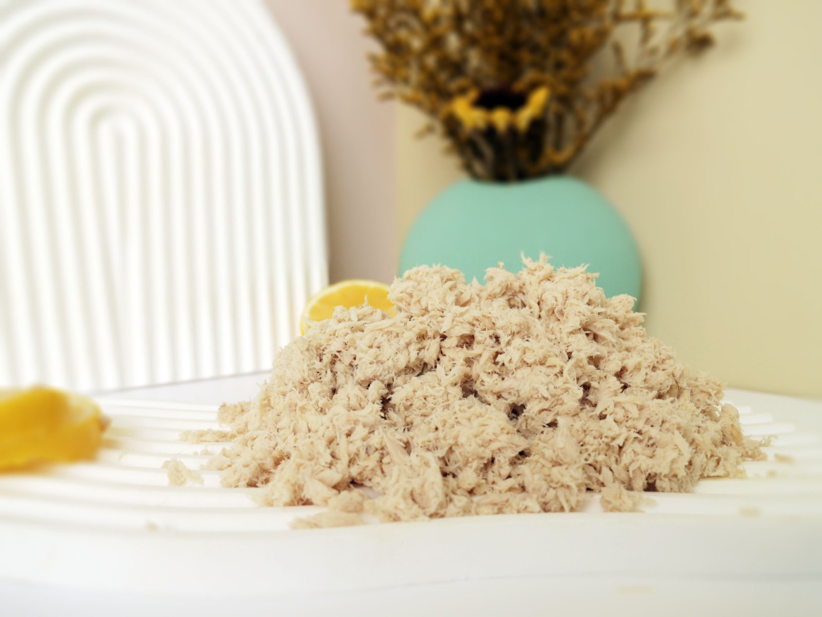 رقائق تونة الساردا المطبوخة مسبقًا (ساردا أورينتاليس).